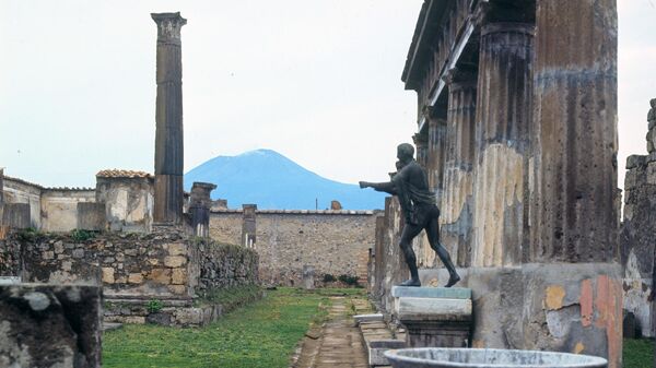 Руіны храма Апалона і Дыяны ў старажытнарымскім горадзе Пампеі, разбураным пры вывяржэнні вулкана Везувій у 79-м годзе - Sputnik Беларусь