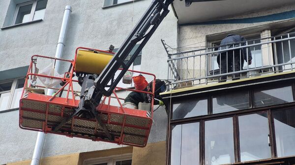 Капремонт крупным планом: минские службы обновляют столичные дома (видео) - Sputnik Беларусь