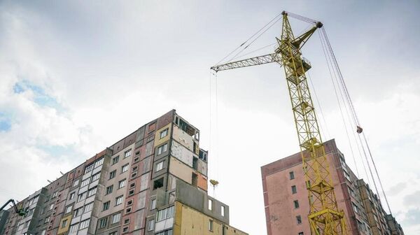 Строители начали восстановление поврежденного взрывом дома в Гомеле