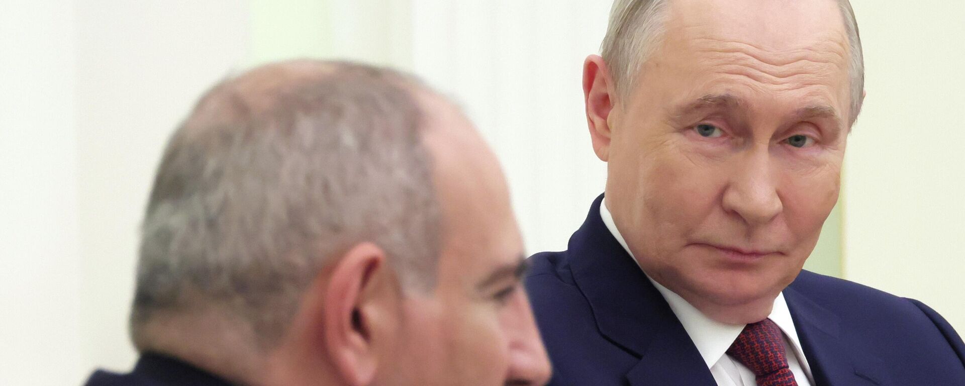 Перамовы прэзідэнта Уладзіміра Пуціна і прэм'ер-міністра Арменіі Нікола Пашыняна - Sputnik Беларусь, 1920, 01.06.2026