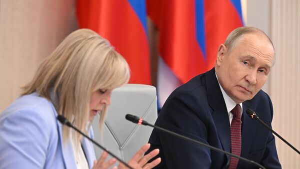Президент Владимир Путин провел встречу с новым составом ЦИК - Sputnik Беларусь