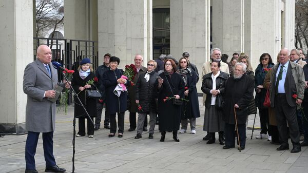 Мемориальную доску в память о Валентине Фалине открыли в Москве