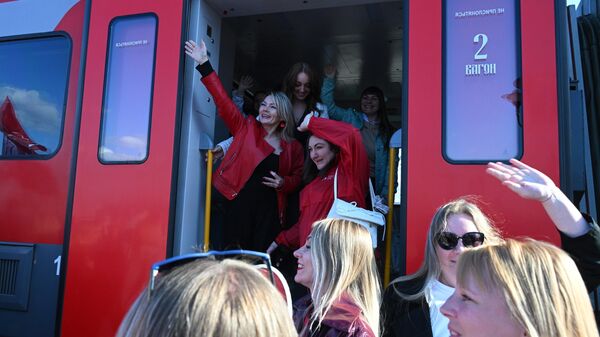 Беспересадочный поезд из Смоленска встретили в Орше (фото)