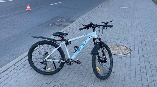 Школьница-велосипедистка попала в Минске по колеса автомобиля