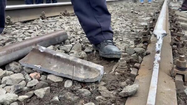 СК России назвал причину схода пассажирского поезда с рельсов