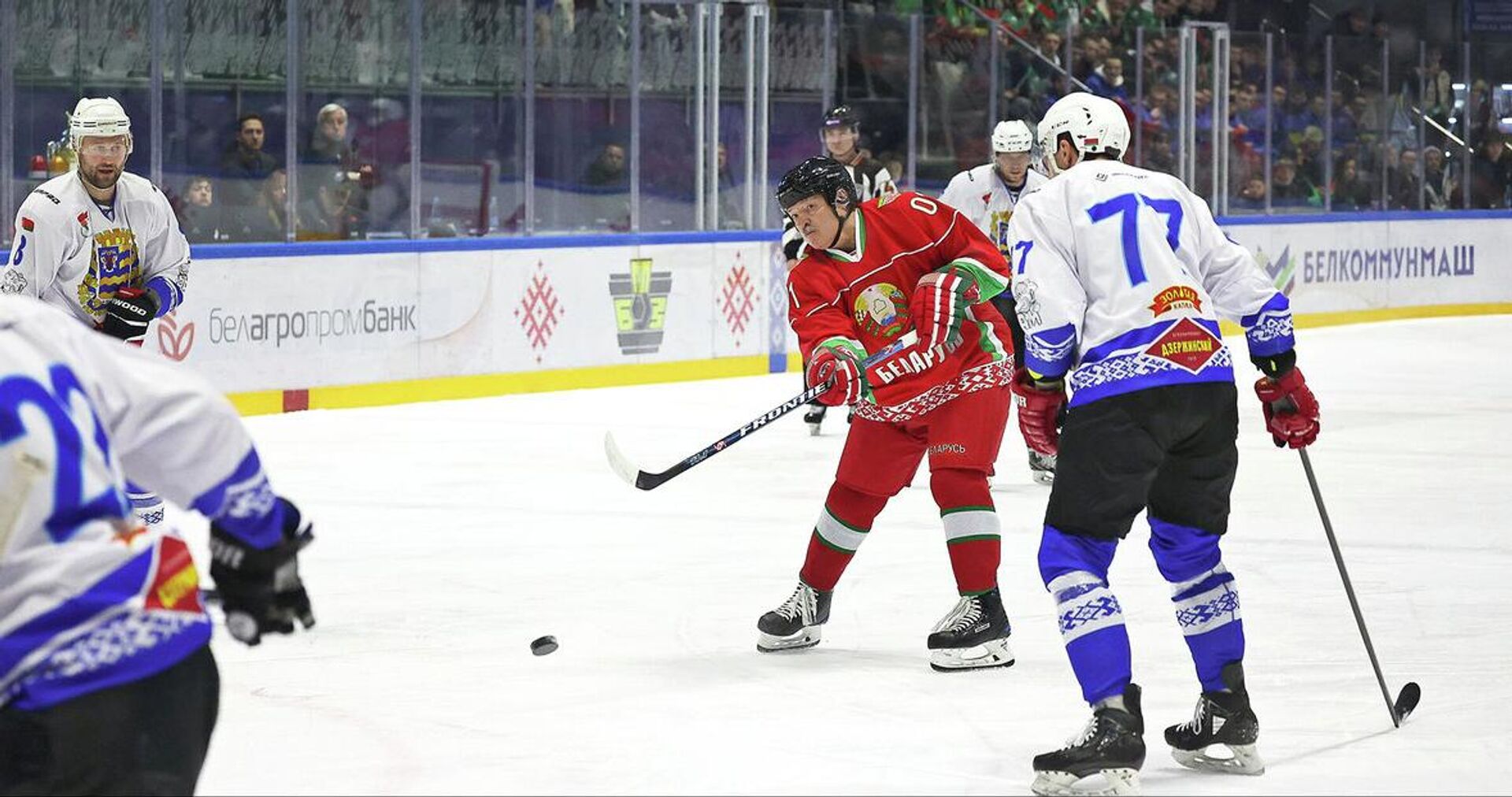 Матч президентского хоккейного клуба с командой Минской области - Sputnik Беларусь, 1920, 04.04.2026