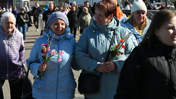 Вербное воскресенье в Минске: православные верующие идут в храмы – фото 