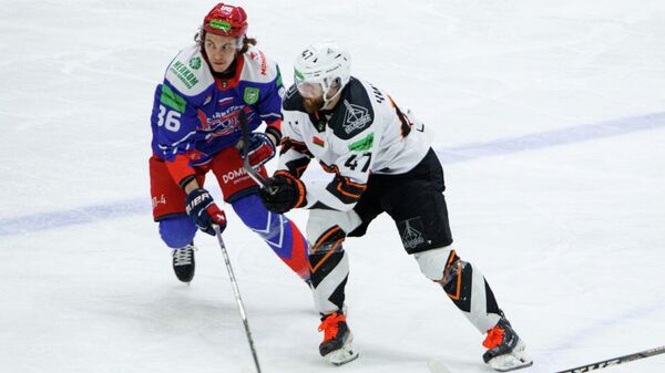 Игроки Славутича и Шахтера - Sputnik Беларусь