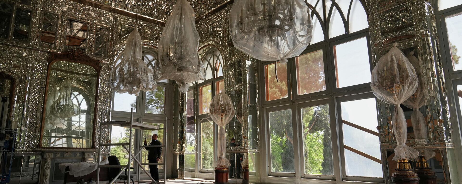 Поврежденный дворец Голестан после авиаударов США и Израиля в Тегеране, Иран - Sputnik Беларусь, 1920, 06.04.2026