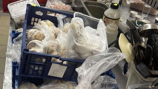 Сомнительные продукты и просрочка: в Бресте закрыли три кафе