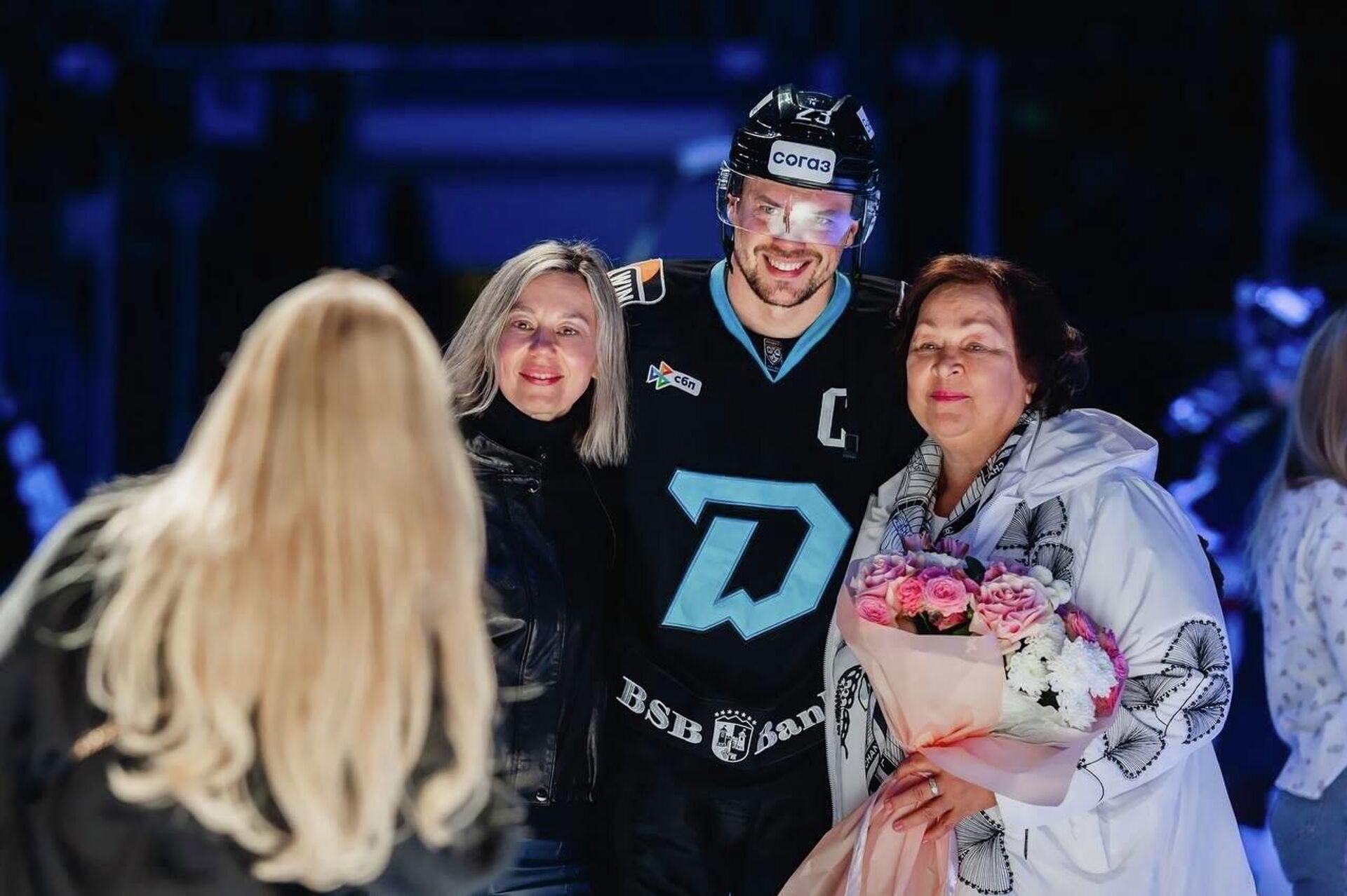 Андрей Стась с мамой - Sputnik Беларусь, 1920, 07.04.2026