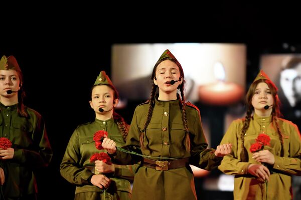 Спектакль Улица Володи Дубинина показали в Гомеле. - Sputnik Беларусь