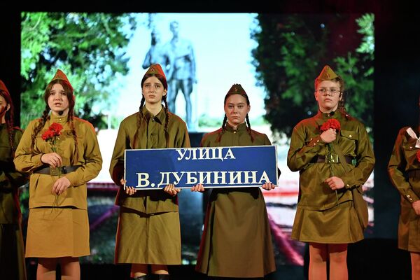 Спектакль Улица Володи Дубинина показали в Гомеле. - Sputnik Беларусь