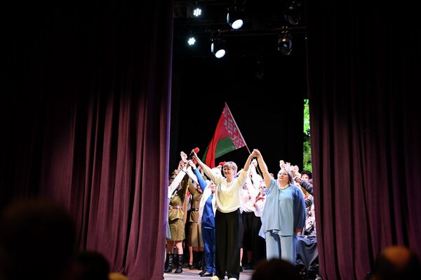 Спектакль Улица Володи Дубинина в Гомеле. - Sputnik Беларусь