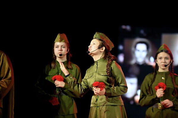 Спектакль Улица Володи Дубинина в Гомеле. - Sputnik Беларусь