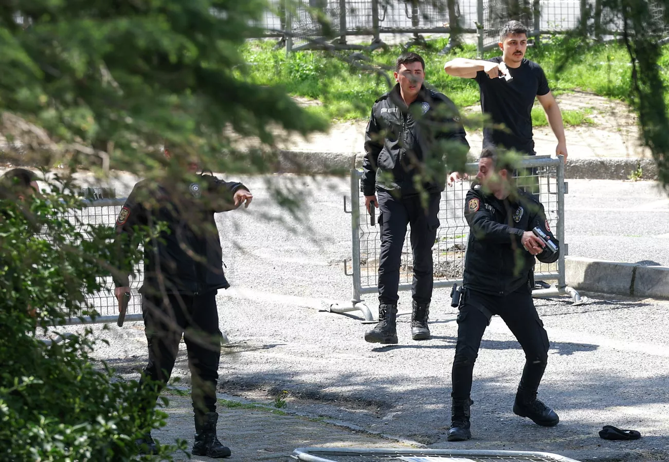 В Стамбуле атаковано генконсульство Израиля, есть погибшие