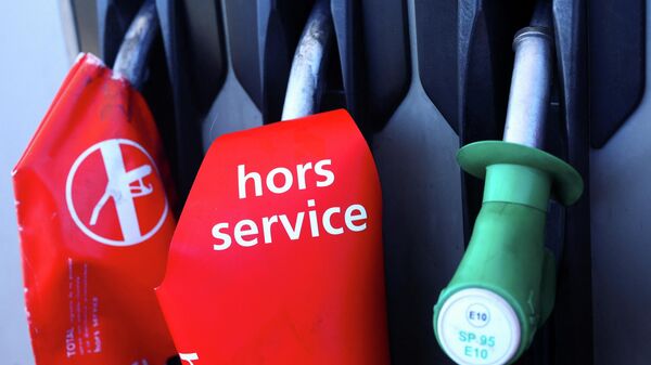 Неработающий пистолет на французской АЗС - Sputnik Беларусь