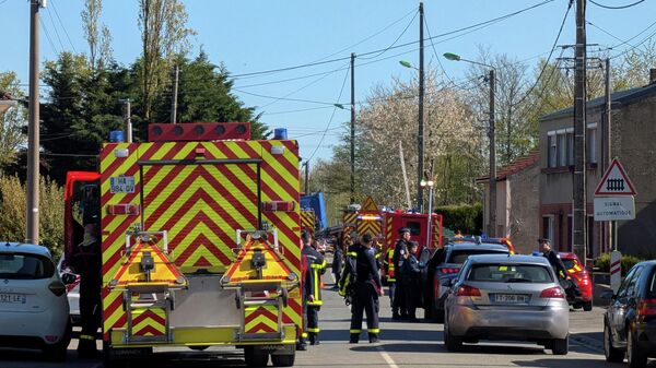 Сотрудники экстренных служб находятся на месте происшествия - Sputnik Беларусь