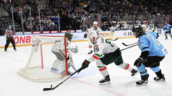 "Динамо" уступило "Ак Барсу" в первом матче второго раунда плей-офф КХЛ