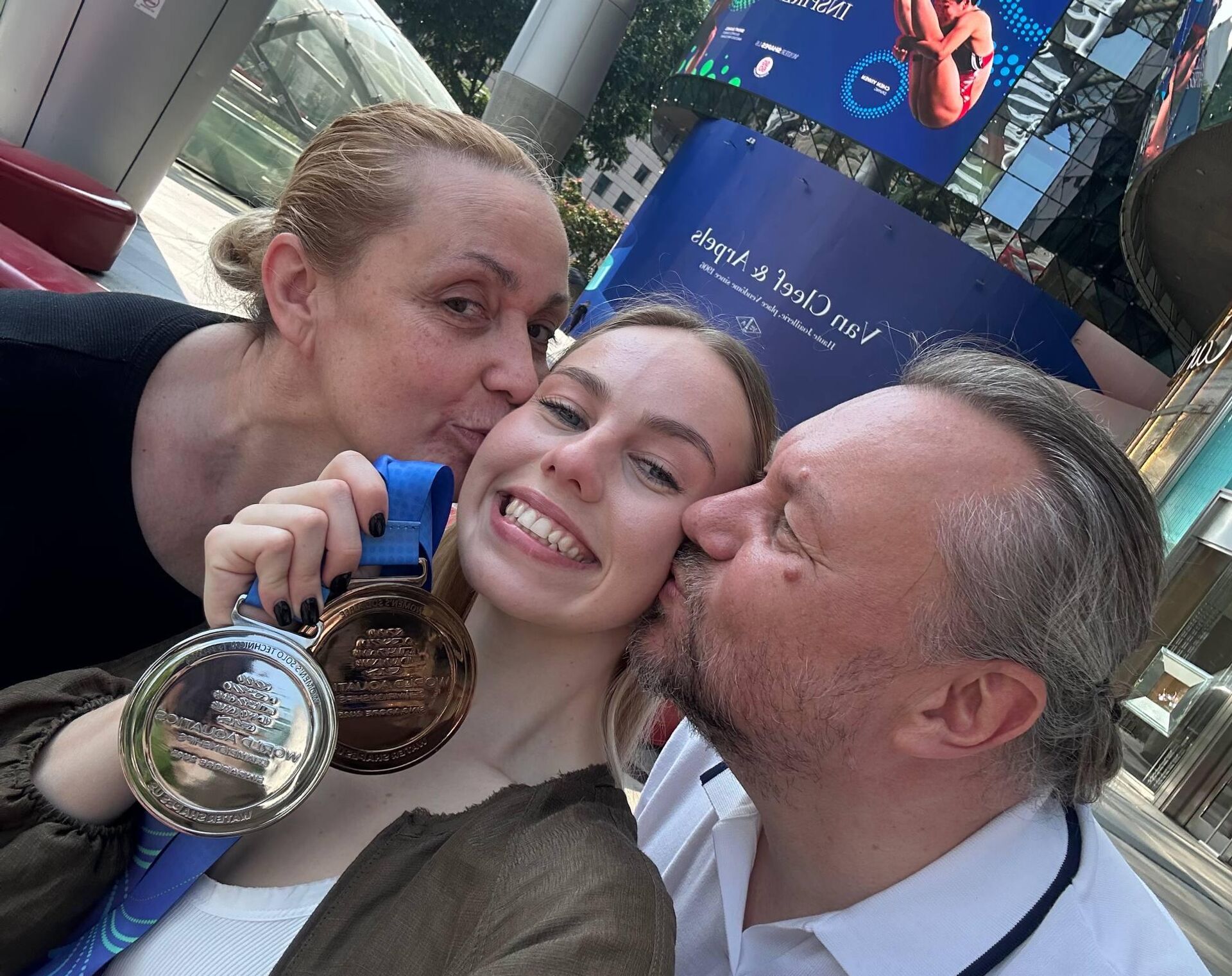 Василина Хондошко с родителями Василина Хондошко с родителями - Sputnik Беларусь, 1920, 10.04.2026