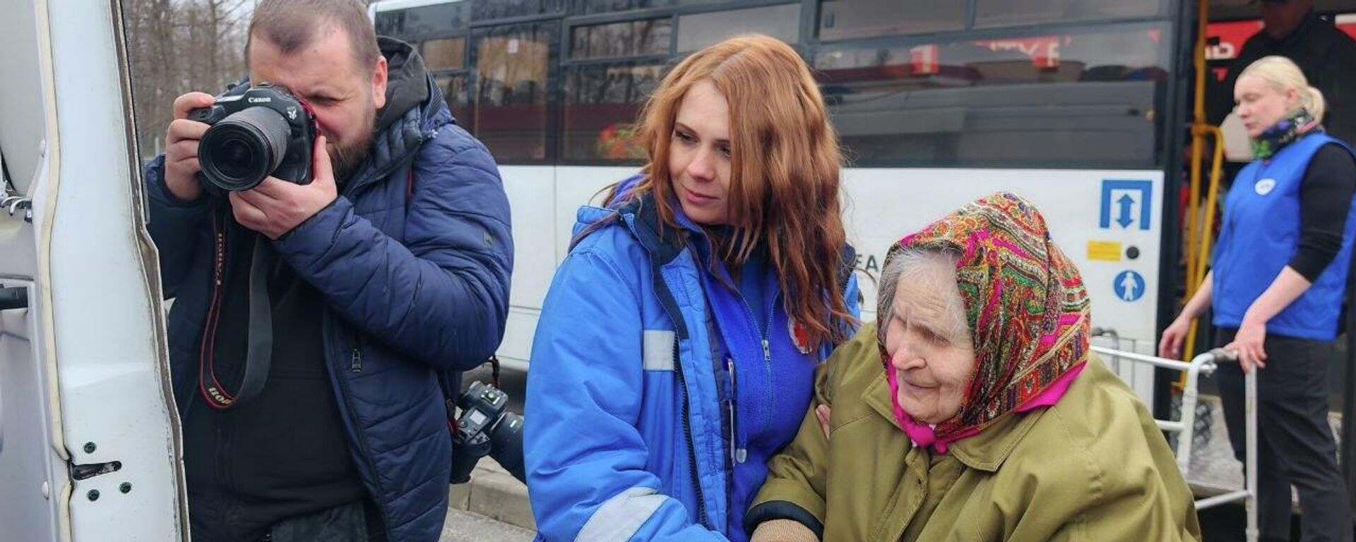 Российский омбудсмен Татьяна Москалькова встретилась с освобожденными из украинского плена жителями Курской области. - Sputnik Беларусь, 1920, 11.04.2026