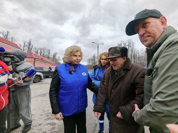 Российский омбудсмен Татьяна Москалькова встретилась с освобожденными из украинского плена жителями Курской области. - Sputnik Беларусь