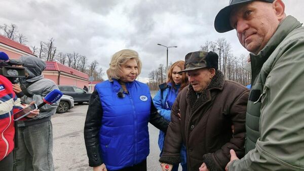 Расійскі амбудсмен Таццяна Маскалькова сустрэлася з вызваленымі з украінскага палону жыхарамі Курскай вобласці - Sputnik Беларусь