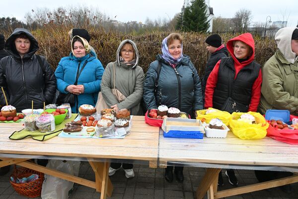 Минчане освятили куличи в Храме-памятнике Всех святых - Sputnik Беларусь