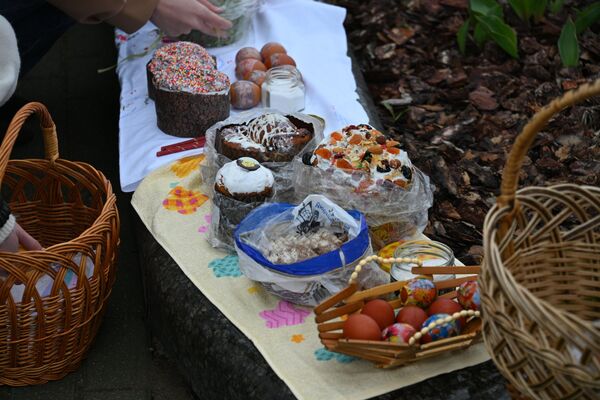 Минчане освятили куличи в Храме-памятнике Всех святых - Sputnik Беларусь