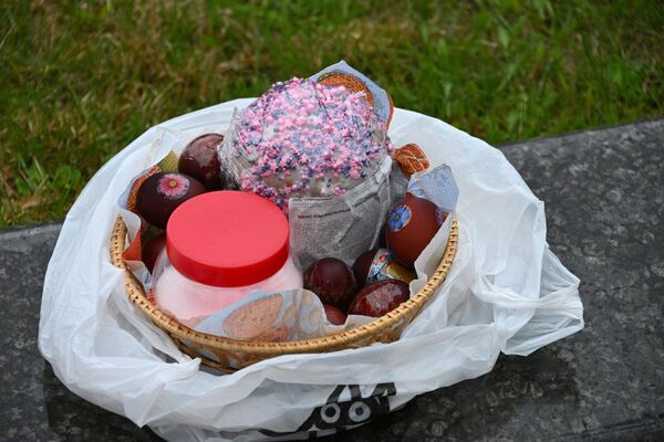 Минчане освятили куличи в Храме-памятнике Всех святых - Sputnik Беларусь