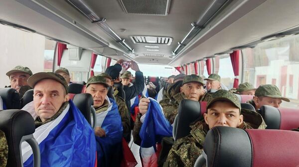 Россия вернула из украинского плена 175 военных - Sputnik Беларусь