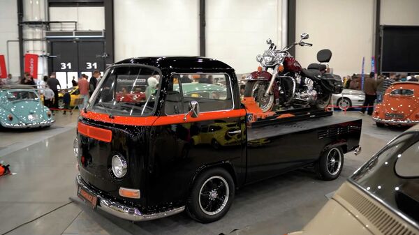 От ЗИСа и Старта до Ferrari и Mustang: олдтаймеры приехали в Питер (видео) - Sputnik Беларусь