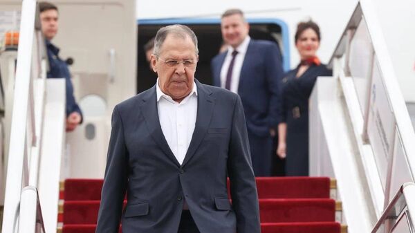 Міністр замежных спраў РФ Сяргей Лаўроў прыбыў у Кітай - Sputnik Беларусь