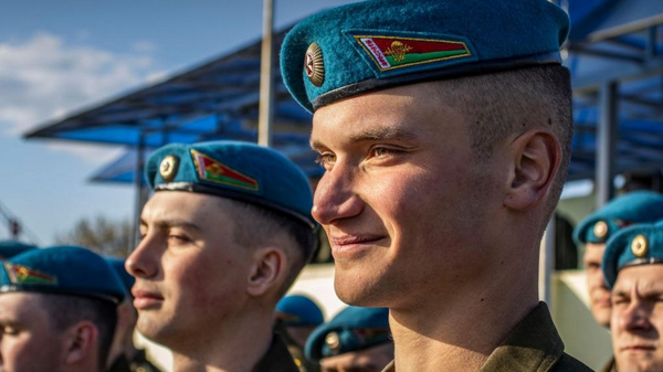 Увольнение "срочников" в запас началось в Вооруженных силах