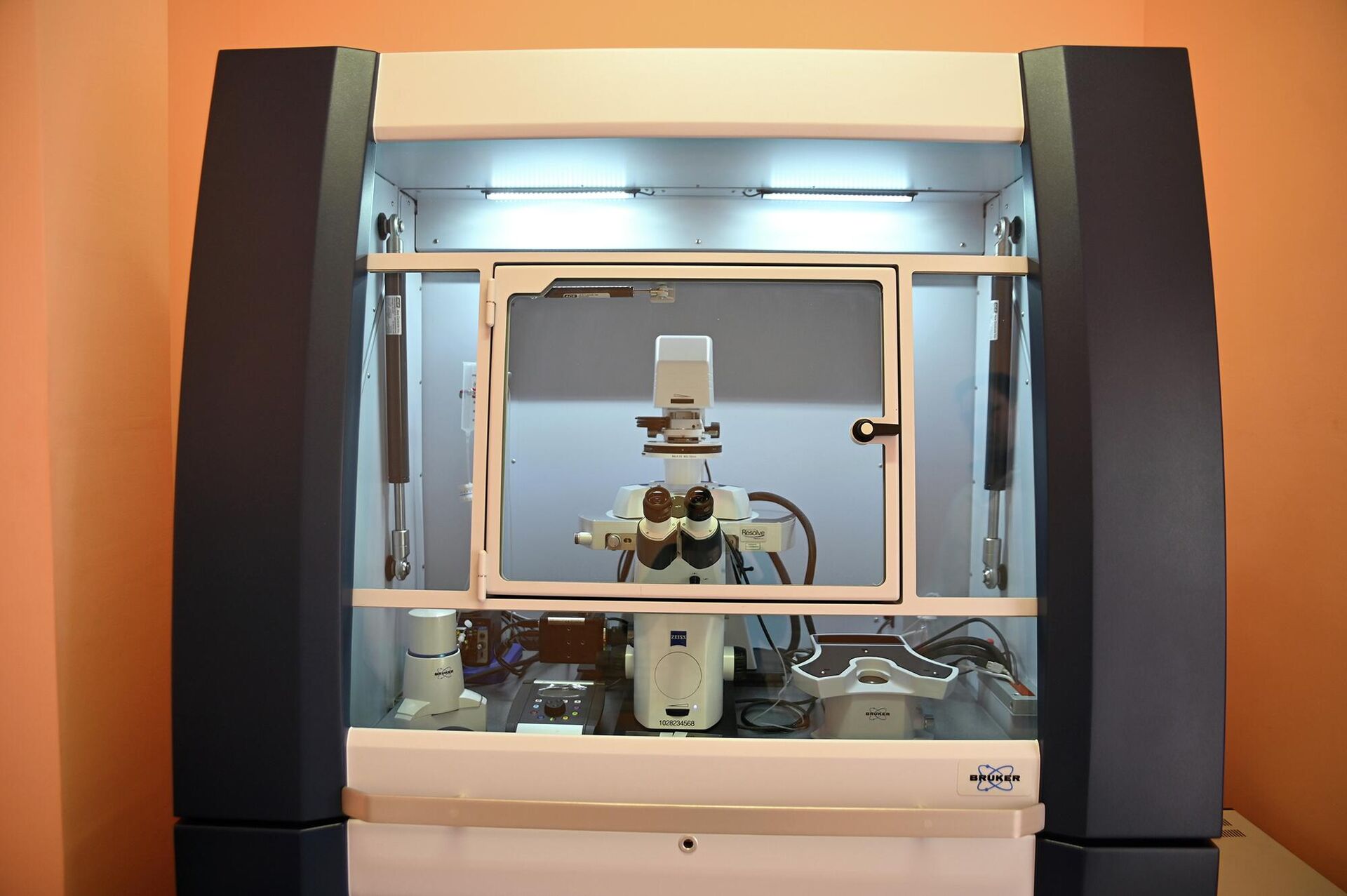 Единственный в стране атомно-силовой микроскоп есть только в Институте радиобиологии - Sputnik Беларусь, 1920, 15.04.2026