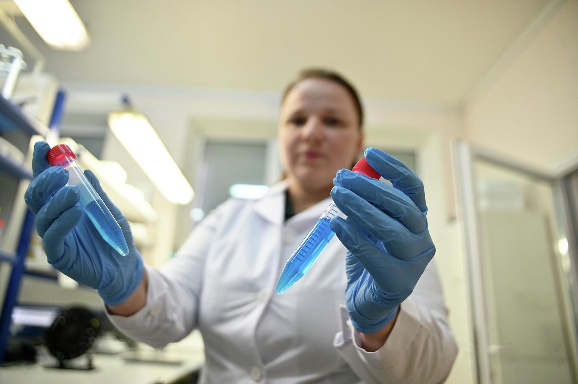 Создание биологически активных добавок для косметических средств с защитой SPFпротив преждевременного старения и рака кожи - Sputnik Беларусь, 1920, 15.04.2026