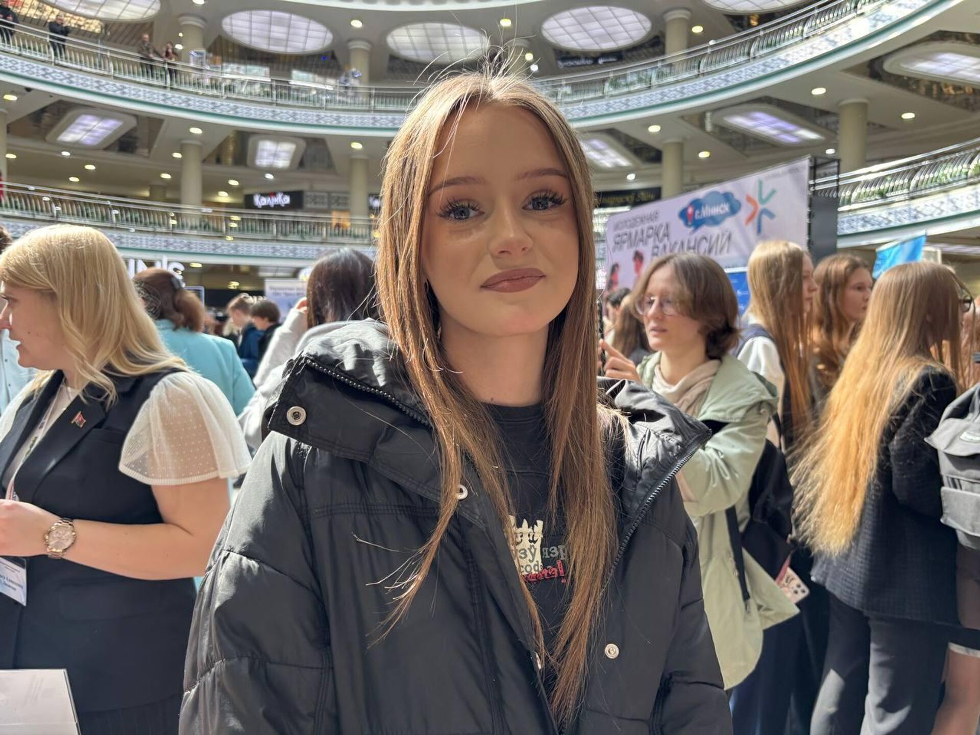 Учащаяся столичного колледжа Алина Мешкуть хочет работать на более шести часов в день - Sputnik Беларусь, 1920, 16.04.2026