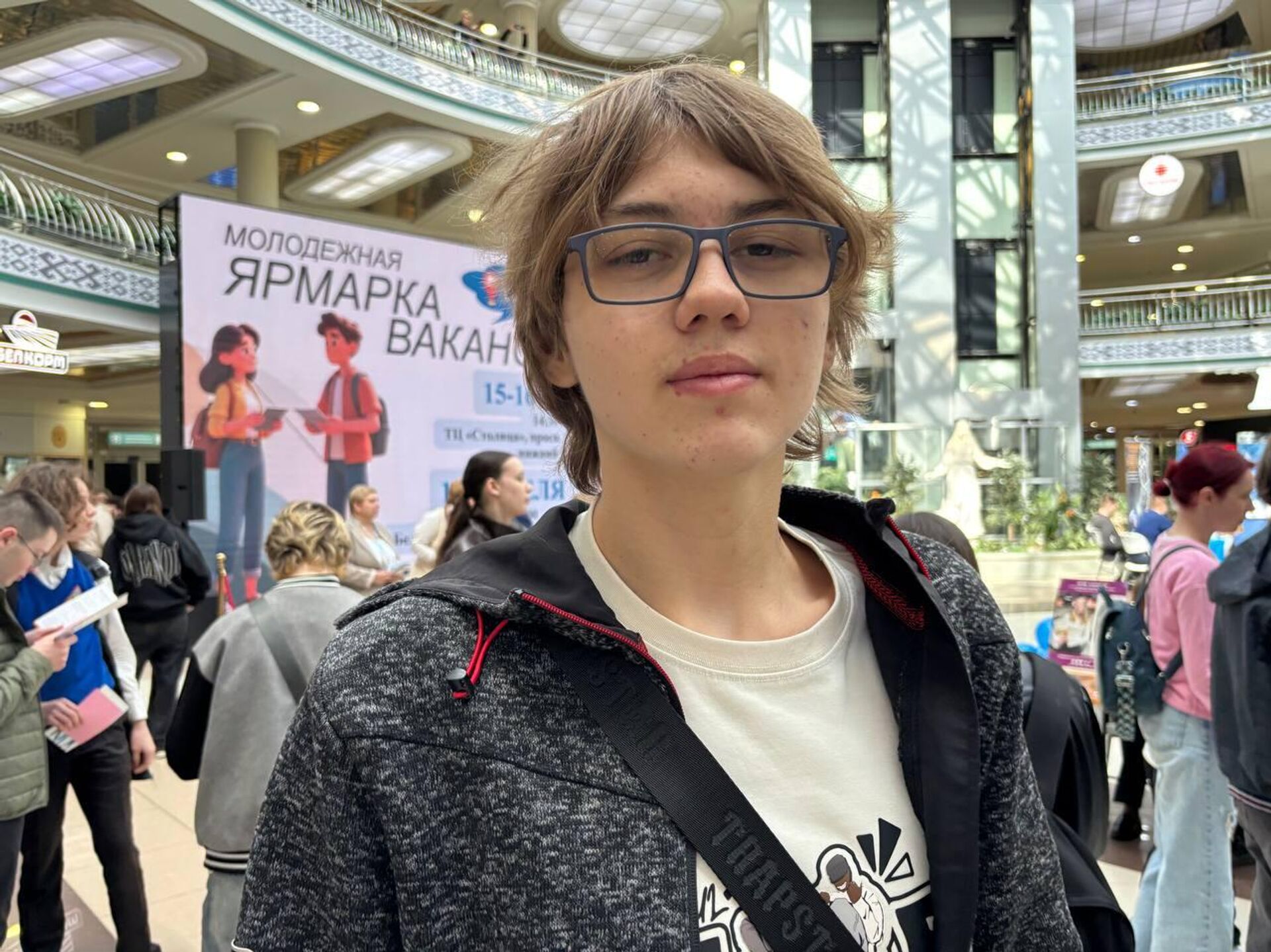 Денис Шабович планирует поступить учиться на логиста,поэтому подработку на лето также ищет в этой сфере - Sputnik Беларусь, 1920, 16.04.2026