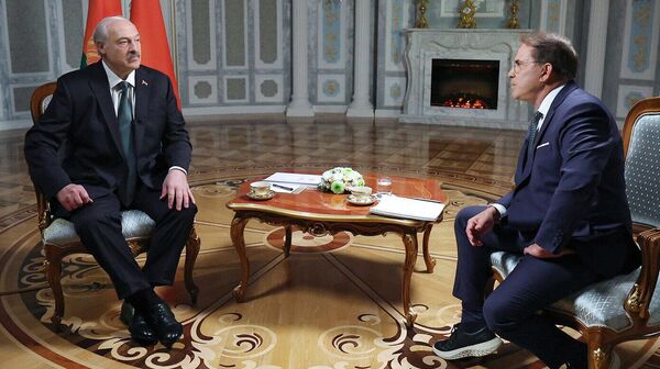 Лукашэнка дае інтэрв'ю вядучаму тэлеканала RT - Sputnik Беларусь