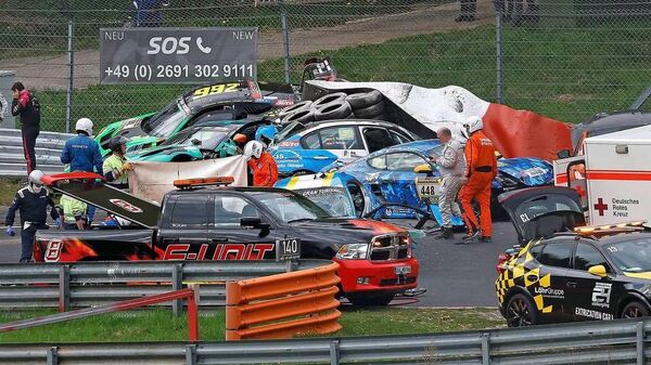 Массовая авария во время квалификационного заезда гонки 24 часа Нюрбургринга  - Sputnik Беларусь