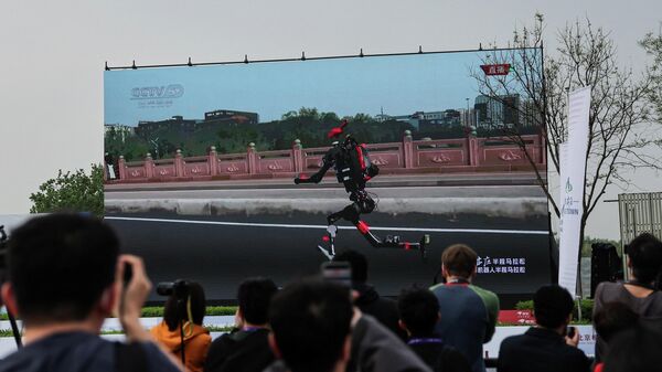 Роботы-гуманоиды побили рекорд человека на дистанции 21,1 километра - Sputnik Беларусь