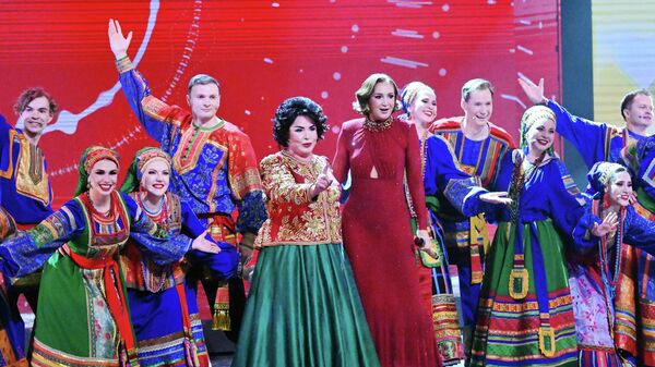 Ольга Бузова и Надежда Бабкина выступают в шоу  - Sputnik Беларусь