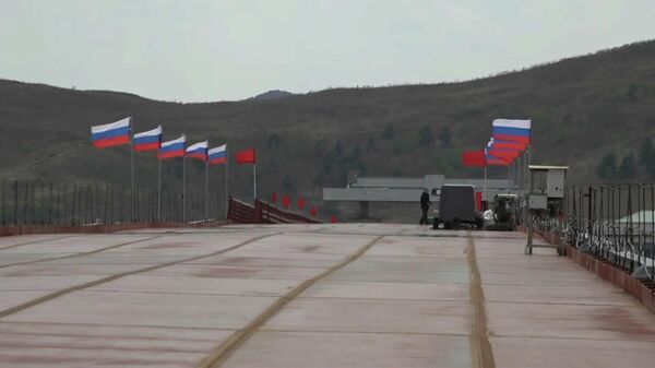 Строители соединили стыки моста между РФ и КНДР (видео) - Sputnik Беларусь