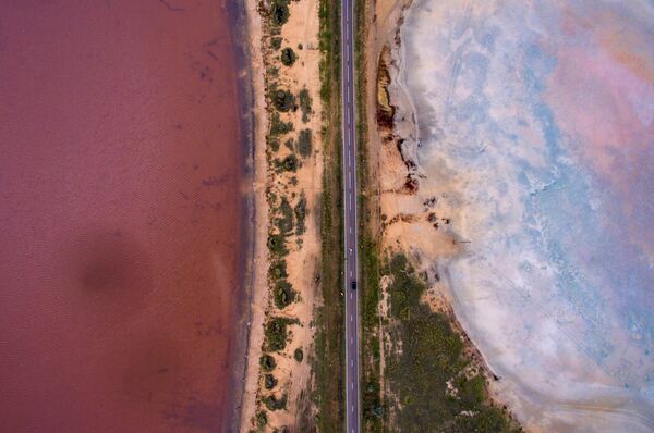 Салёныя азёры каля працоўнага пасёлка Малінавае возера ў Алтайскім краі. - Sputnik Беларусь