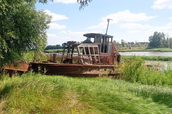 Кладбище буксиров на реке Припять в зоне отчуждения  - Sputnik Беларусь