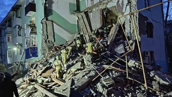 Ликвидация последствий обрушения подъезда жилого дома в Сызрани - Sputnik Беларусь