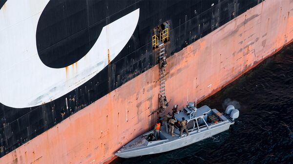 Корпус стражей исламской революции опубликовал кадры захвата грузового судна MSC Francesca  в Ормузском проливе - Sputnik Беларусь