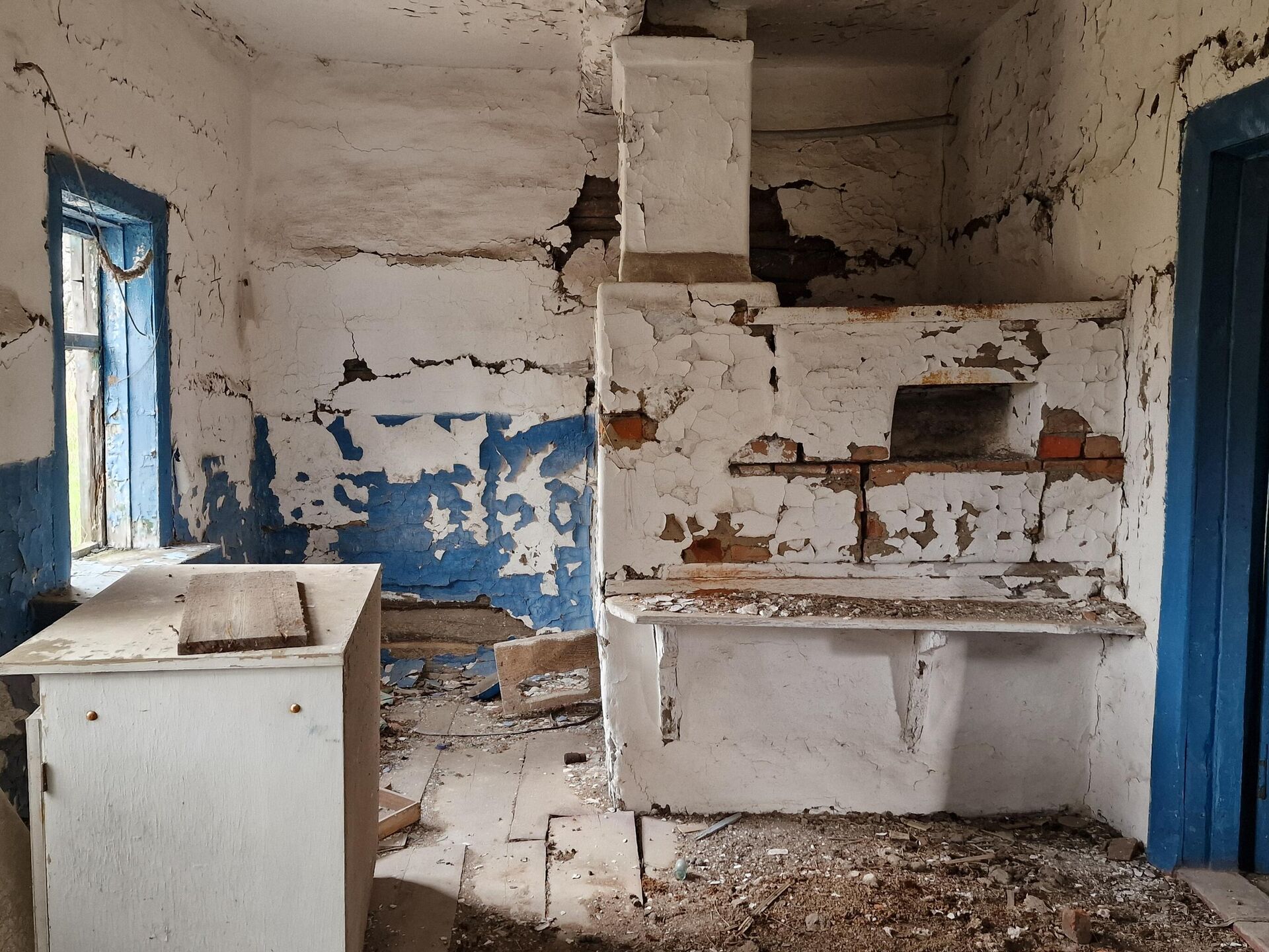 Печь в заброшенном доме в зоне отчуждения - Sputnik Беларусь, 1920, 23.04.2026