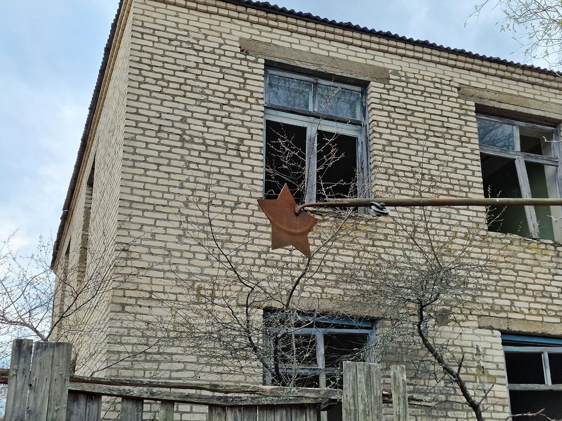 Здание школы в Оревичах - Sputnik Беларусь, 1920, 23.04.2026