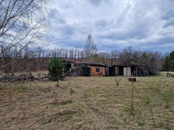 Разрушенная хозпостройка. - Sputnik Беларусь